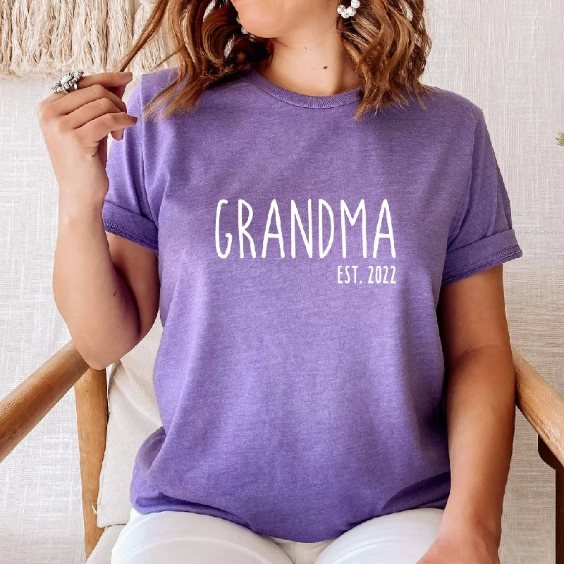 Personalized Grandma Established Shirt, Gift for New Grandma, Mother's Day Gift for Grandma